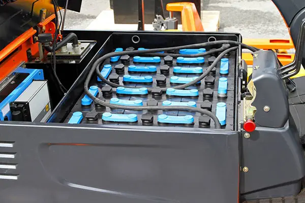 叉車蓄電池為什么要添加蒸餾水？